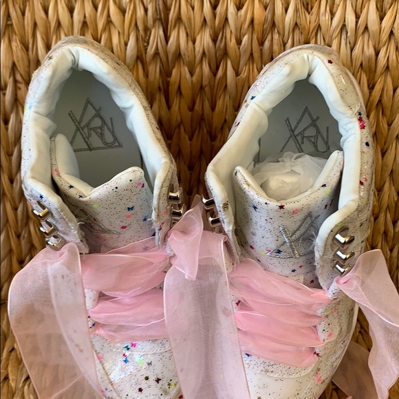 💕Sold💕New YRU Confetti Qozmo Aiire Sneakers 6M - Picture 7 of 8
